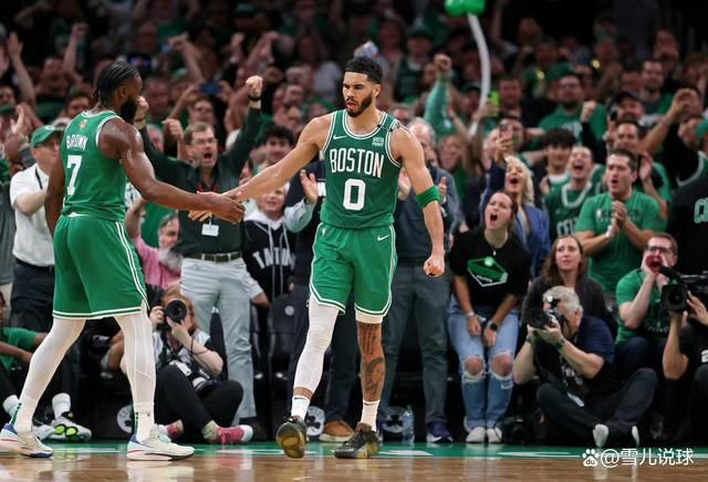 开云官方网站-费德勒在老鹰比赛中爆冷，表现优异引发热议！